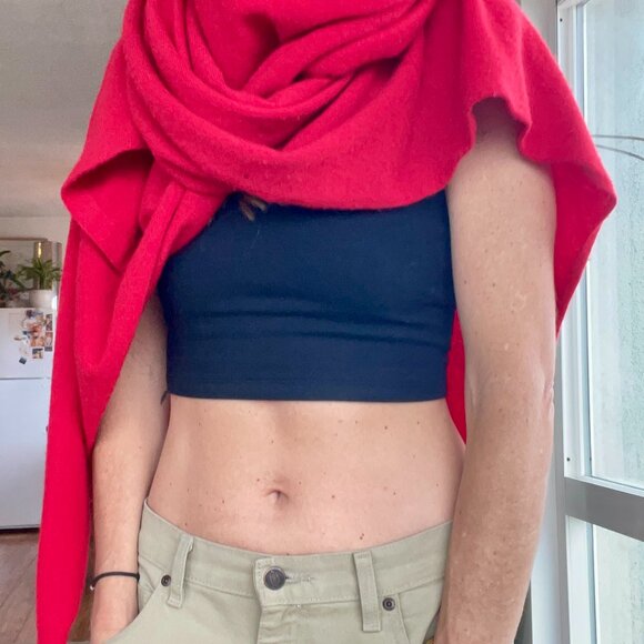 GOBI Red cashmere Wraparound Scarf - Picture 4 of 6